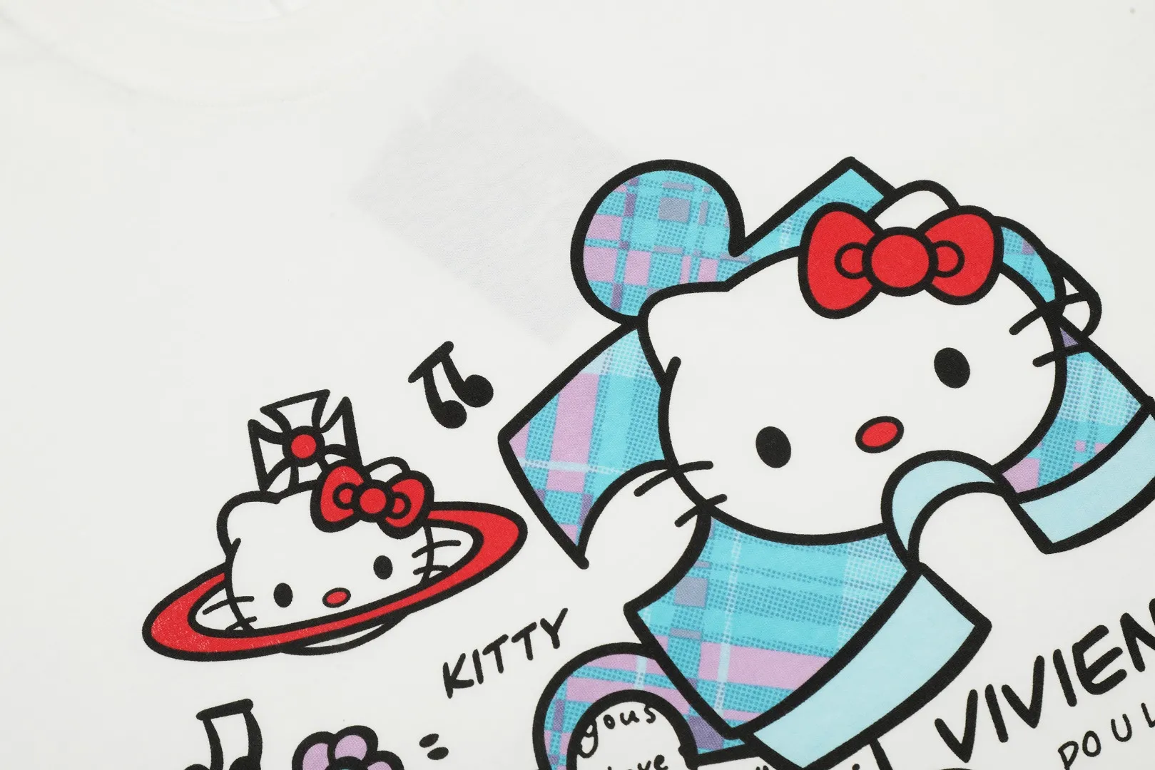 vivienne west wood Vivienne Saturn Hello Kitty Jigsaw Puzzle Cartoon Long Sleeve The background color of the puzzle uses Queen Mother West’s classic plaid as an element. Simple and fashionable, inside and outside. Size: S M L Uniform color